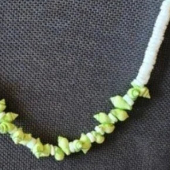 Vintage White Puka Necklace with Green Nautilus Shells 18" - Picture 9 of 9